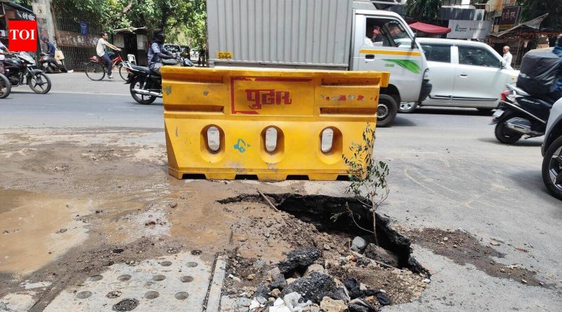 पीएमसी पाइपलाइनमध्ये बिघाड झाल्याने पाणी नाल्यात वाहून, रहिवाशांनी व्यक्त केला संताप आणि संताप | पुणे बातम्या पीएमसी पाइपलाइनमध्ये बिघाड झाल्याने पाणी नाल्यात वाहून, रहिवाशांनी व्यक्त केला संताप आणि संताप | पुणे बातम्या