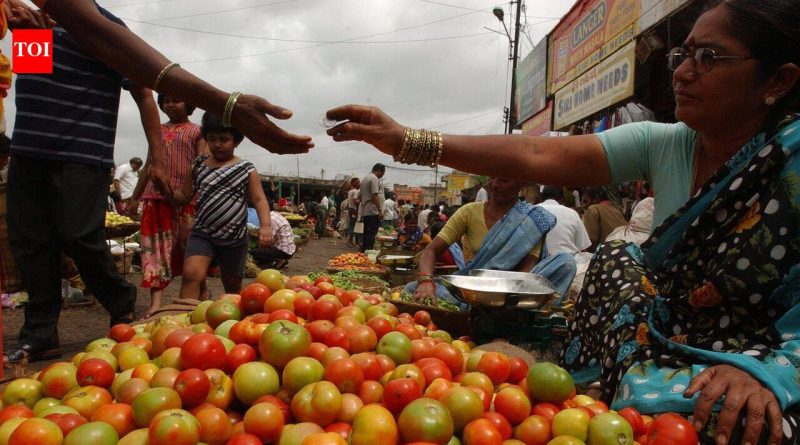 पुरवठा घटल्याने टोमॅटोचे भाव ३० टक्क्यांनी वाढले पुरवठा घटल्याने टोमॅटोचे भाव ३० टक्क्यांनी वाढले