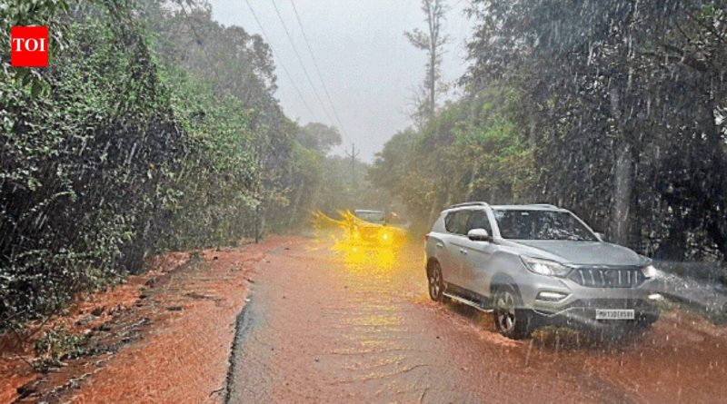 महाराष्ट्रातील घाटात पावसाचा जोर कायम, महाबळेश्वरला दरड कोसळली महाराष्ट्रातील घाटात पावसाचा जोर कायम, महाबळेश्वरला दरड कोसळली