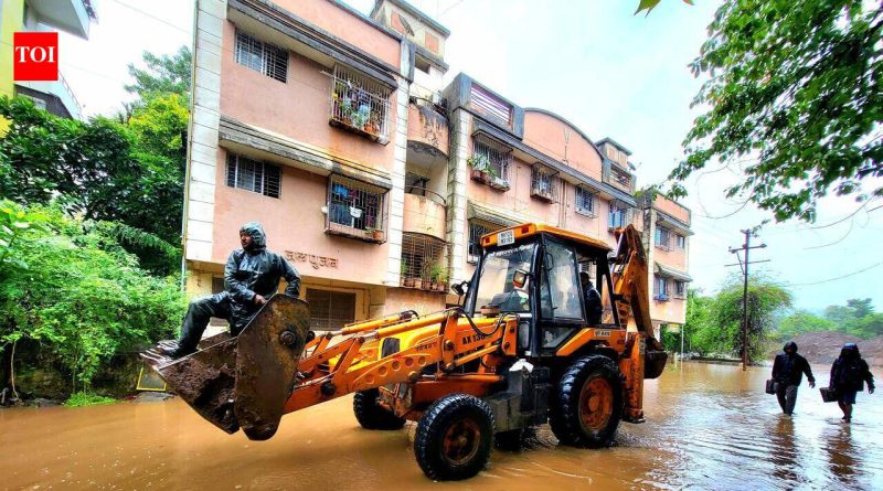 पुण्यातील सर्वाधिक पूरप्रवण परिसर, एकतानगरी येथे पुन्हा पूर आला, यावेळी धरणातून २७,००० क्युसेसने विसर्ग पुण्यातील सर्वाधिक पूरप्रवण परिसर, एकतानगरी येथे पुन्हा पूर आला, यावेळी धरणातून २७,००० क्युसेसने विसर्ग