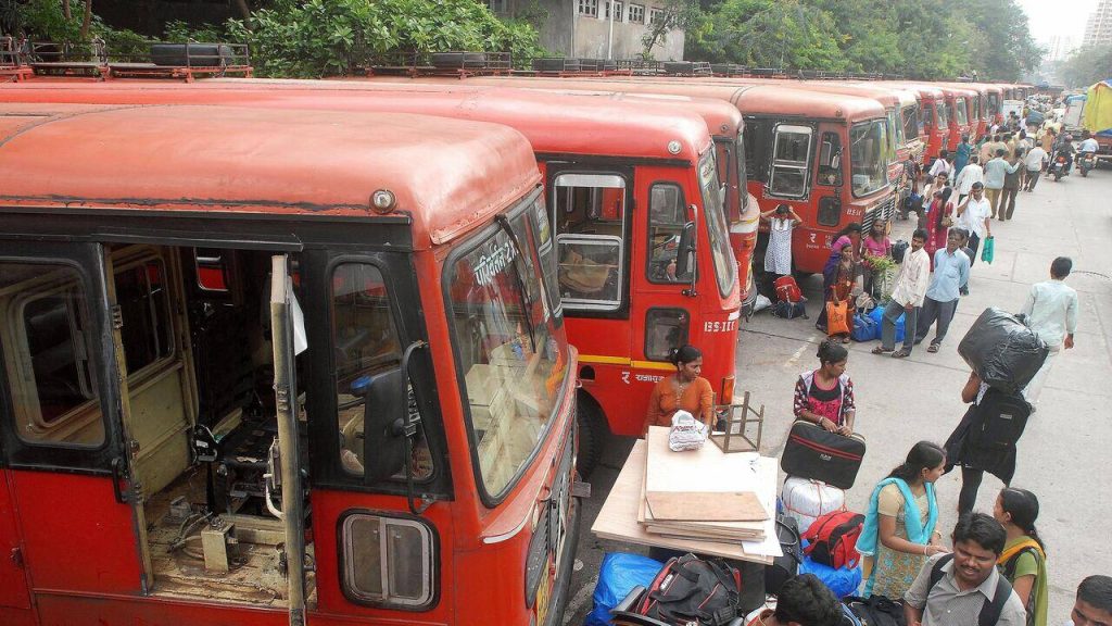 इंटरसिटी गाड्या रद्द, मंत्र्यांनी दररोज 200 अतिरिक्त पुणे-मुंबई MSRTC बस फेऱ्यांची घोषणा केली