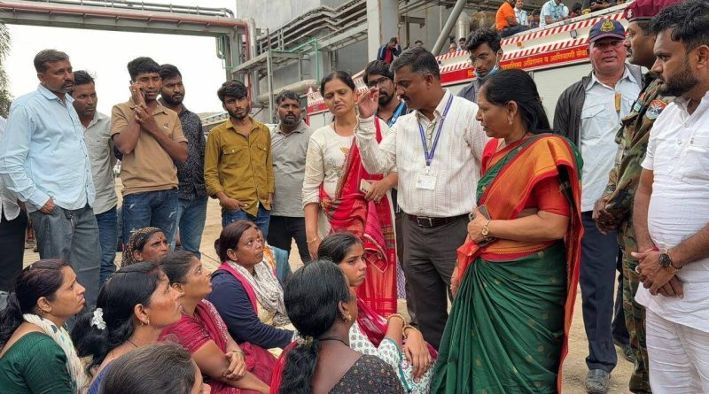 नातेवाइकांचे म्हणणे आहे की बचाव कार्य संथ गतीने सुरू आहे नातेवाइकांचे म्हणणे आहे की बचाव कार्य संथ गतीने सुरू आहे