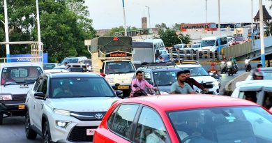 सीओईपी फ्लायओव्हर ट्रॅफिक चाचणीने प्रवाशांची नाराजी ओढवली कारण गर्दी कमी होत नाही सीओईपी फ्लायओव्हर ट्रॅफिक चाचणीने प्रवाशांची नाराजी ओढवली कारण गर्दी कमी होत नाही