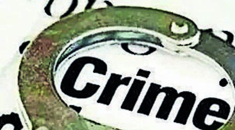 पुण्यातील नवले पुलाजवळ बनावट पोलिसासह अन्य 4 जणांनी बिझमनला 1 कोटी रुपयांची रोकड लुटण्याचा प्रयत्न केला. पुण्यातील नवले पुलाजवळ बनावट पोलिसासह अन्य 4 जणांनी बिझमनला 1 कोटी रुपयांची रोकड लुटण्याचा प्रयत्न केला.