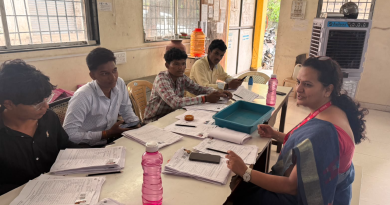 जिल्ह्याला अधिक डेटा-एंट्री ऑपरेटरची गरज भासत आहे कारण मतदारांची गर्दी वाढत आहे