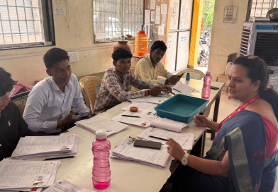जिल्ह्याला अधिक डेटा-एंट्री ऑपरेटरची गरज भासत आहे कारण मतदारांची गर्दी वाढत आहे जिल्ह्याला अधिक डेटा-एंट्री ऑपरेटरची गरज भासत आहे कारण मतदारांची गर्दी वाढत आहे