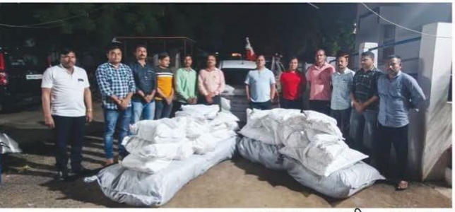पाथरी पोलिसांची मोठी कारवाई; ८.७४ लाखांचा प्रतिबंधित गुटखा जप्त पाथरी पोलिसांची मोठी कारवाई; ८.७४ लाखांचा प्रतिबंधित गुटखा जप्त