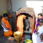 यशवाडीच्या त्रिमूर्ती हनुमान मंदिरात आमदार विटेकरांच्या हस्ते अभिषेक     शनी अमावस्येनिमित्त धार्मिक अनुष्ठानाची सांगता; काही महिन्यांनंतर मंदिर भाविकांसाठी खुले, दररोज अन्नछत्र सुरुवात 